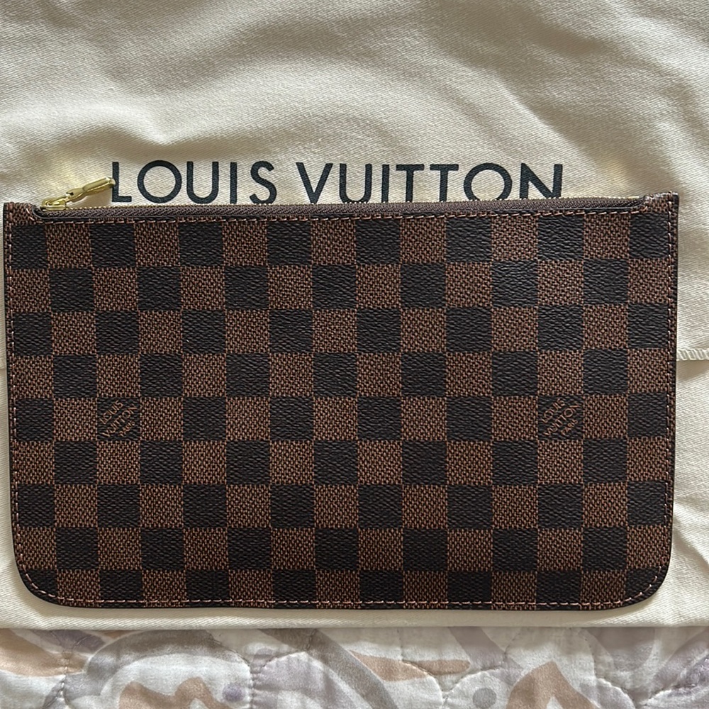LV Neverfull pouch with strap